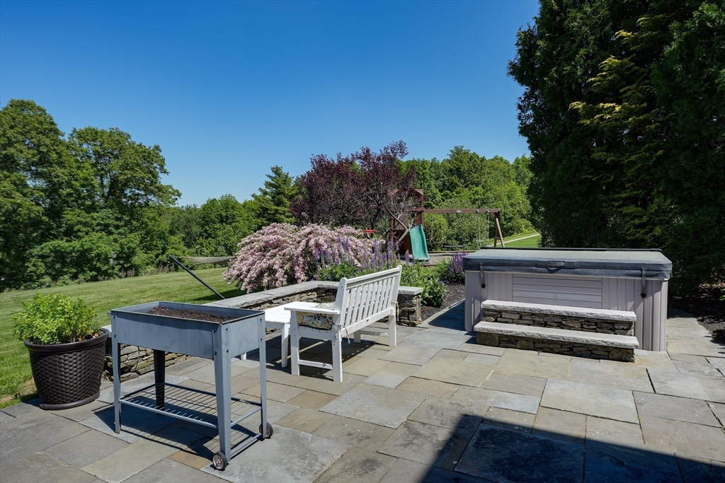27 Autumn Ridge Road Berlin, MA 01503 - Photo 7 of 42