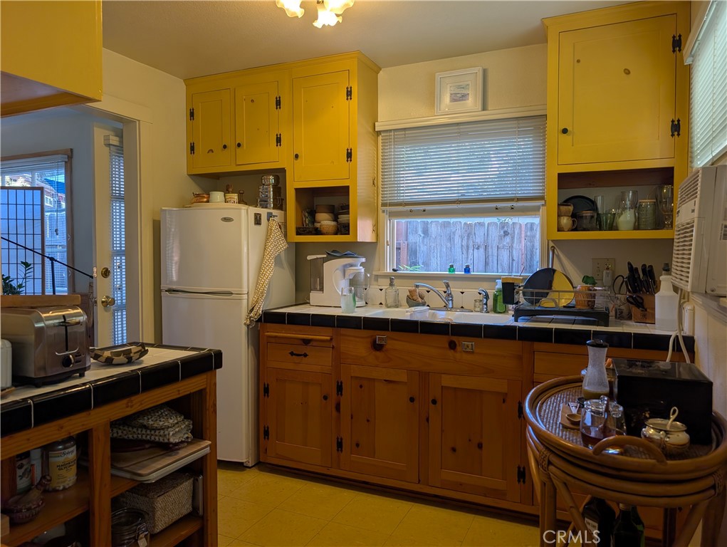 1184 Katherine Road Simi Valley, CA 93063 - Photo 2 of 16 Gallery Image 2