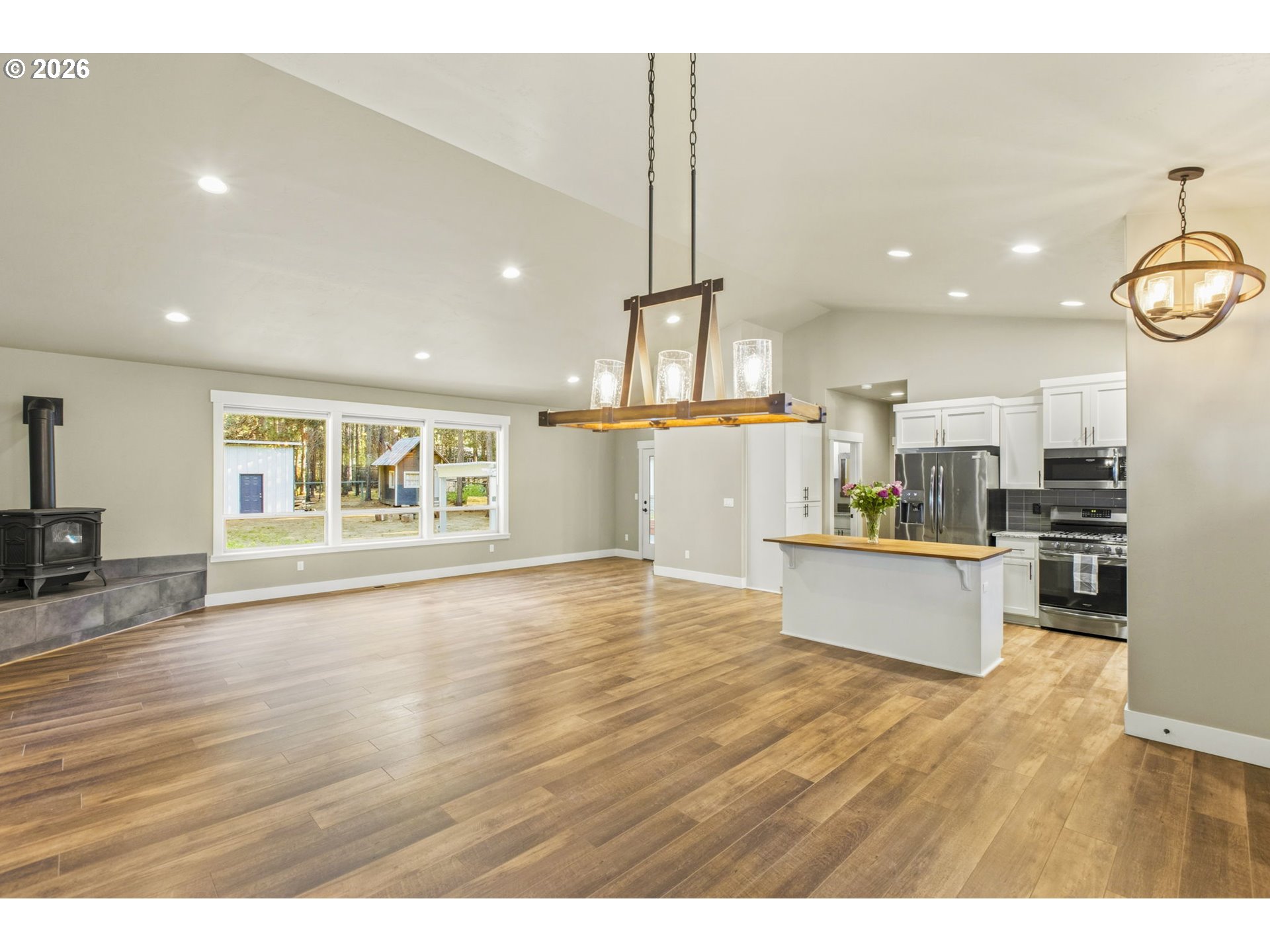 16907 Indio Road Bend, OR 97707 - Photo 9 of 46 Gallery Image 9