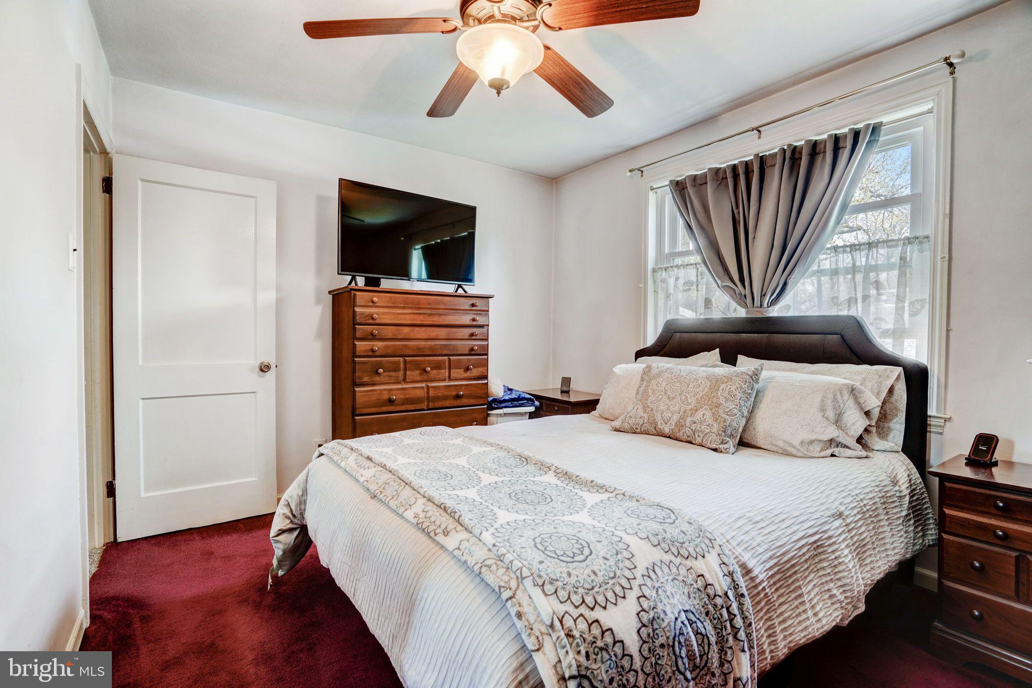 8716 Sagamore Road Philadelphia, PA 19128 - Photo 18 of 33 Spacious bedroom with ceiling fan !