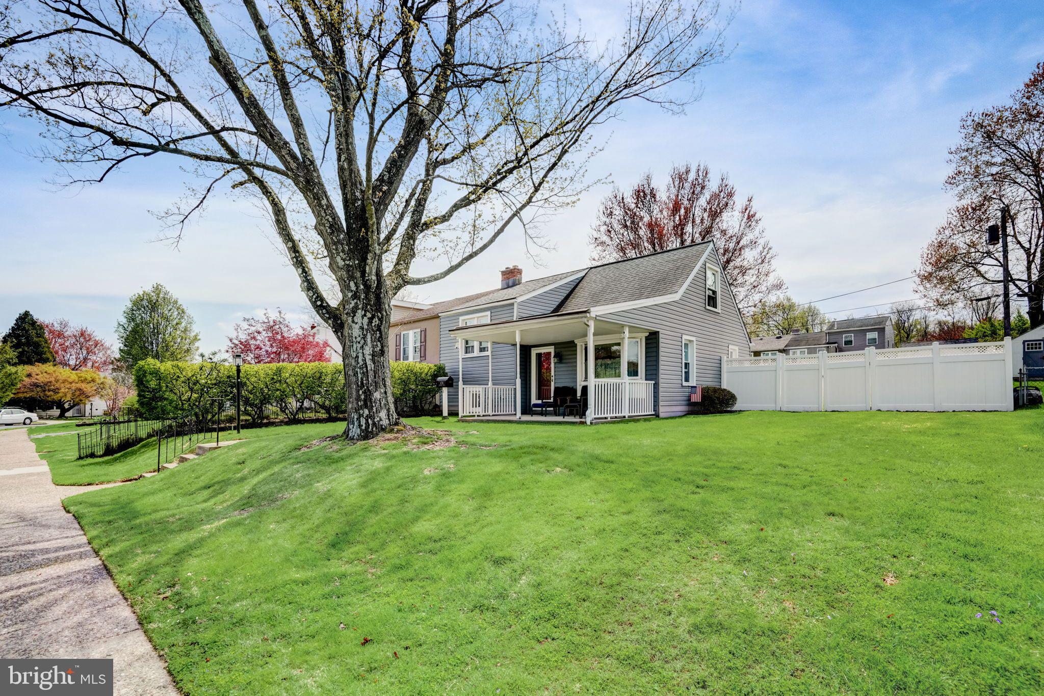 8716 Sagamore Road Philadelphia, PA 19128 - Photo 3 of 33 Spacious & beautiful front yard !