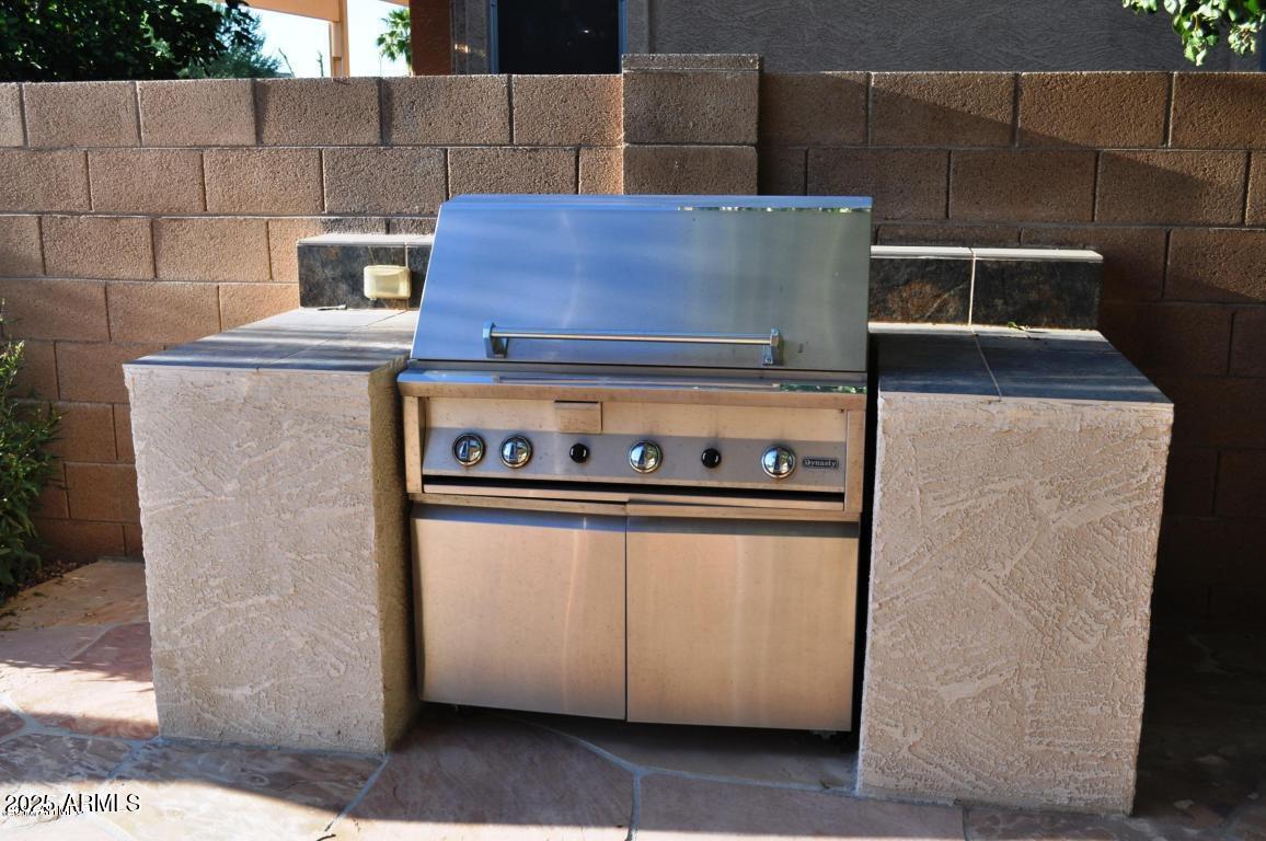 6562 South Crestview Drive Gilbert, AZ 85298 - Photo 23 of 23 a close view of stove