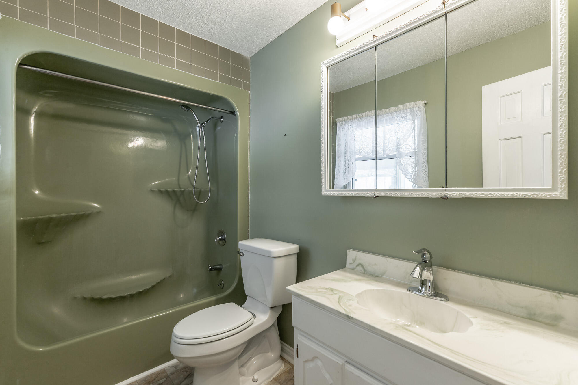 204 Dodd Road Ringgold, GA 30736 - Photo 16 of 91 204 Dodd Road HD-14