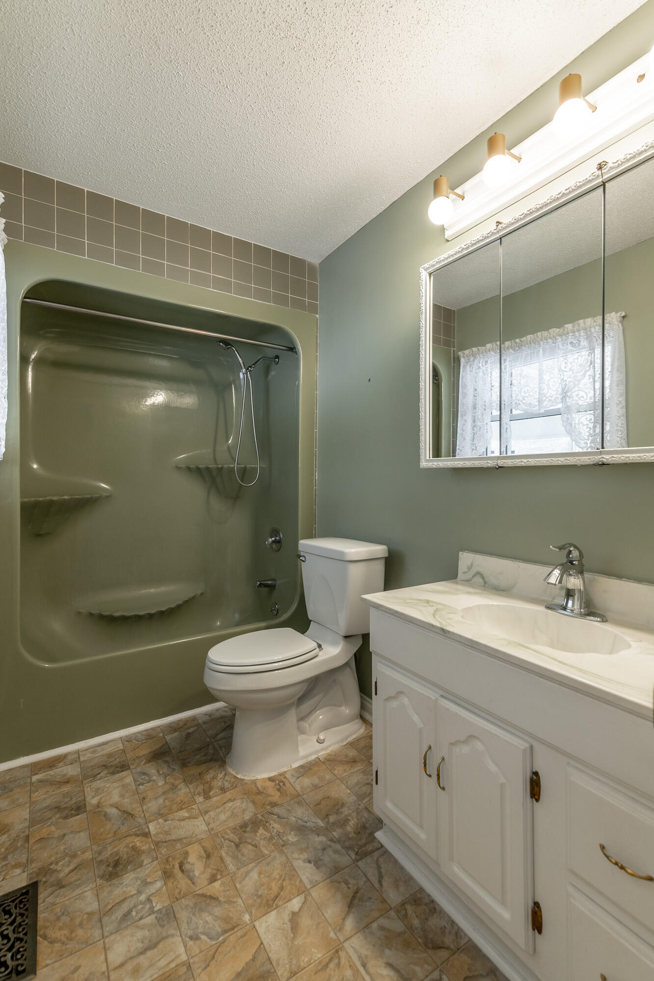 204 Dodd Road Ringgold, GA 30736 - Photo 17 of 91 204 Dodd Road HD-15