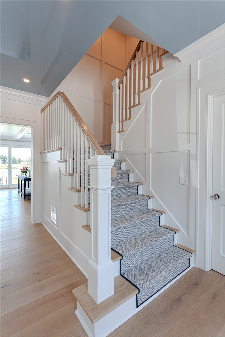 39 Avondale Road Westerly, RI 02891 - Photo 18 of 36