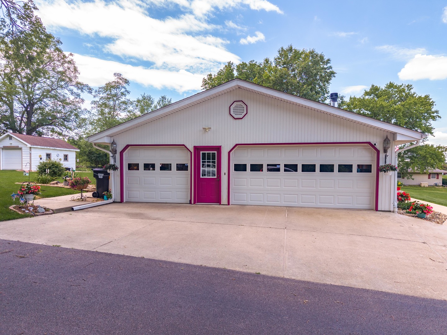 1604 6 Points Road Bloomington, IL 61701 - Photo 37 of 40