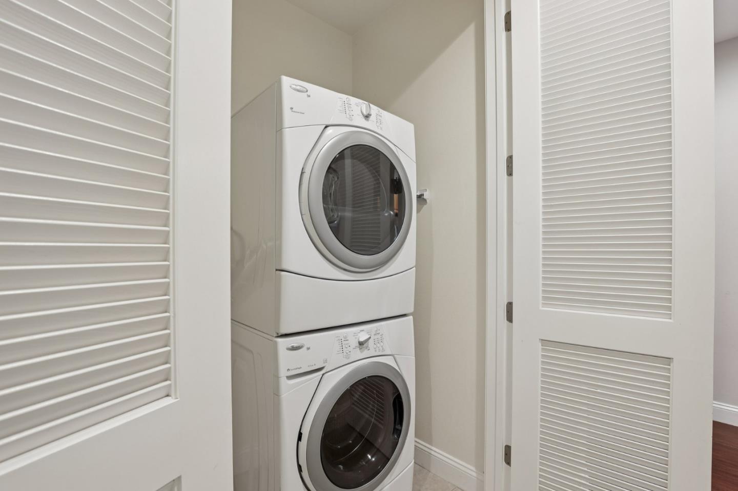2881 Meridian Avenue, Unit 146 San Jose, CA 95124 - Photo 21 of 35 a utility room with dryer and washer
