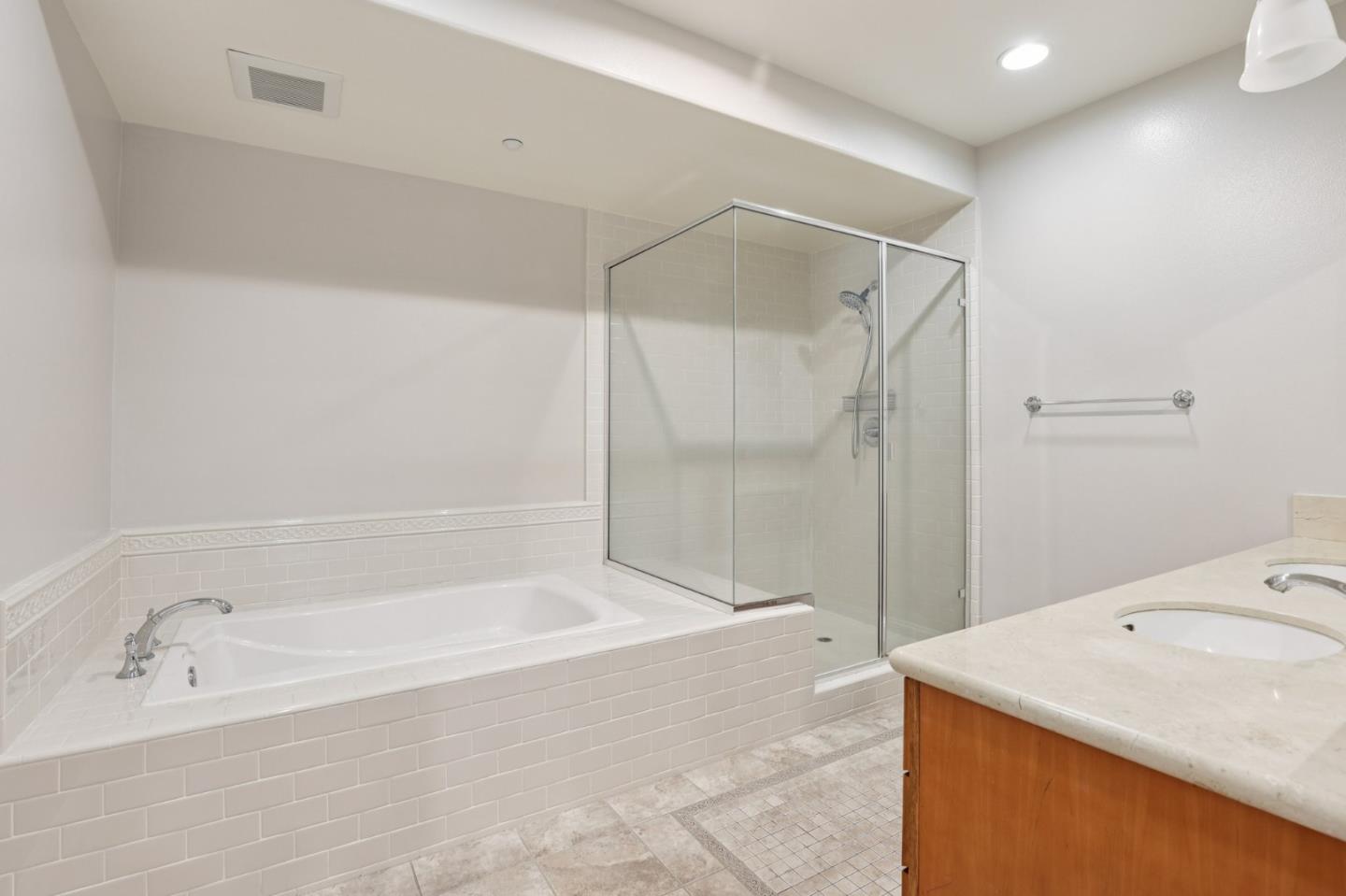 2881 Meridian Avenue, Unit 146 San Jose, CA 95124 - Photo 23 of 35 a bathroom with a tub a sink and a shower