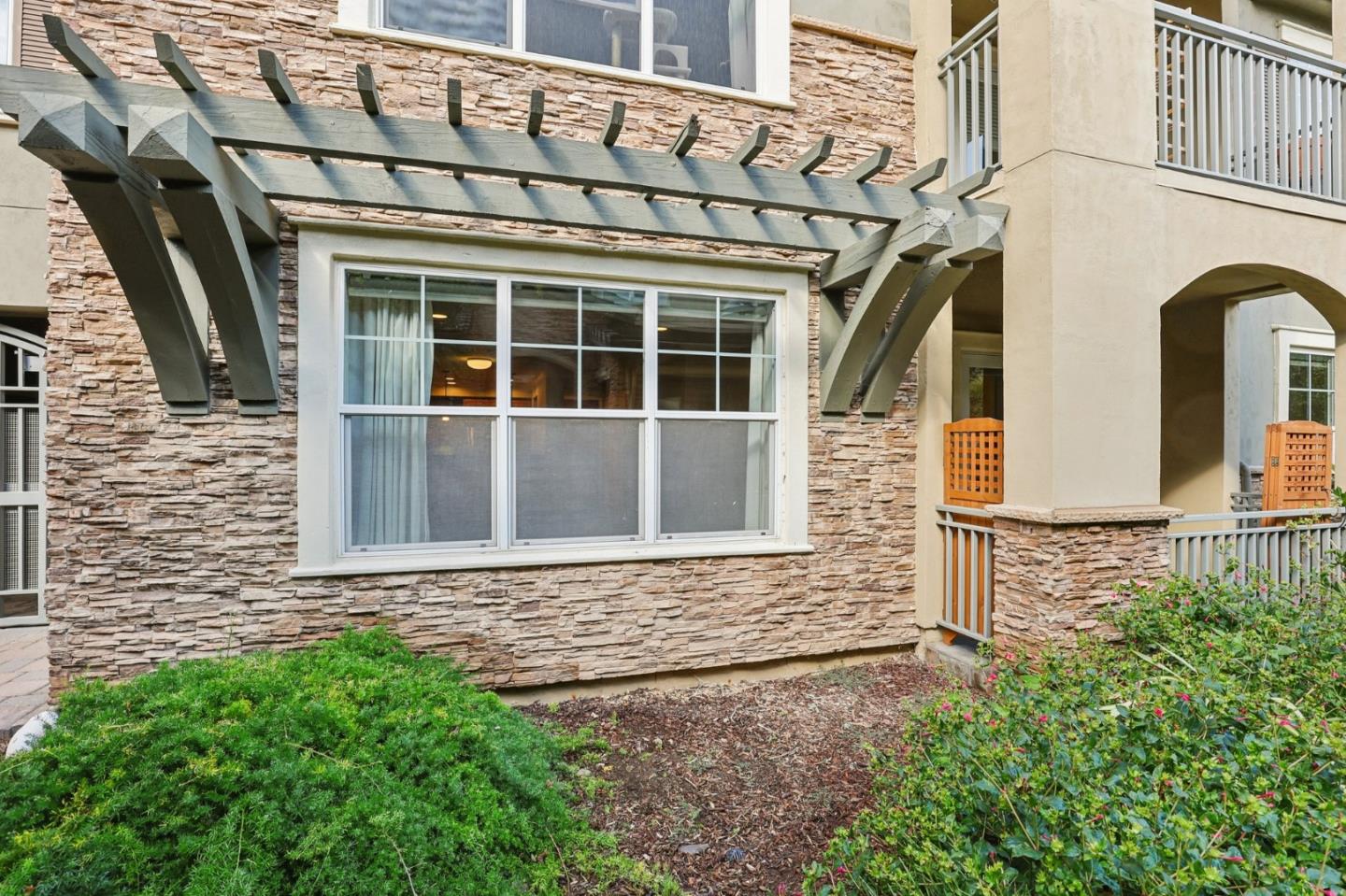 2881 Meridian Avenue, Unit 146 San Jose, CA 95124 - Photo 4 of 35 a front view of a house with a yard