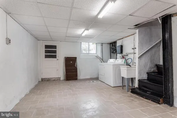 a view of a livingroom with an empty space