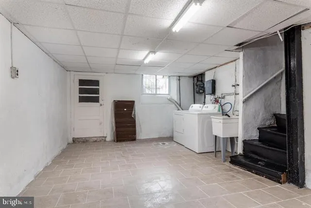 a view of a livingroom with an empty space