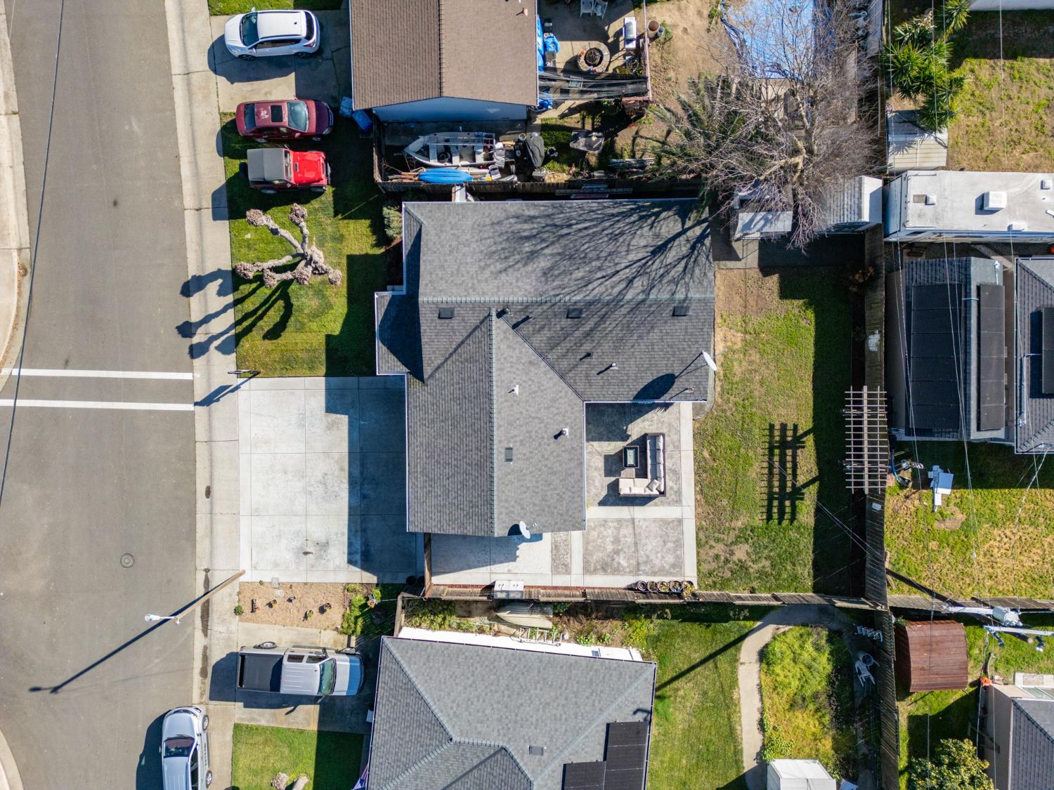 30 3rd Avenue Isleton, CA 95641 - Photo 36 of 42 a picture of a living room with furniture and flowers