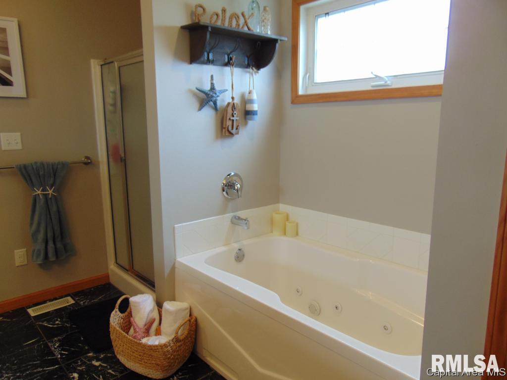 302 Butler Lane Chatham, IL 62629 - Photo 19 of 36 Gallery Image 19