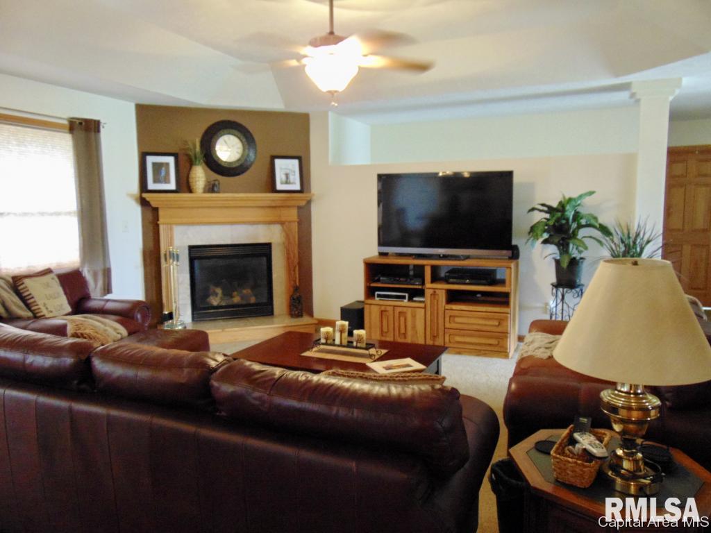 302 Butler Lane Chatham, IL 62629 - Photo 2 of 36 Gallery Image 2