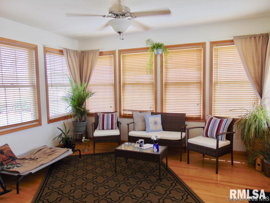 302 Butler Lane Chatham, IL 62629 - Photo 6 of 36 Gallery Image 6