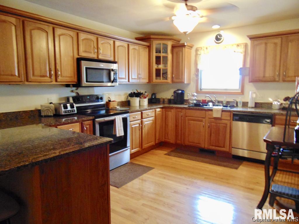 302 Butler Lane Chatham, IL 62629 - Photo 9 of 36 Gallery Image 9