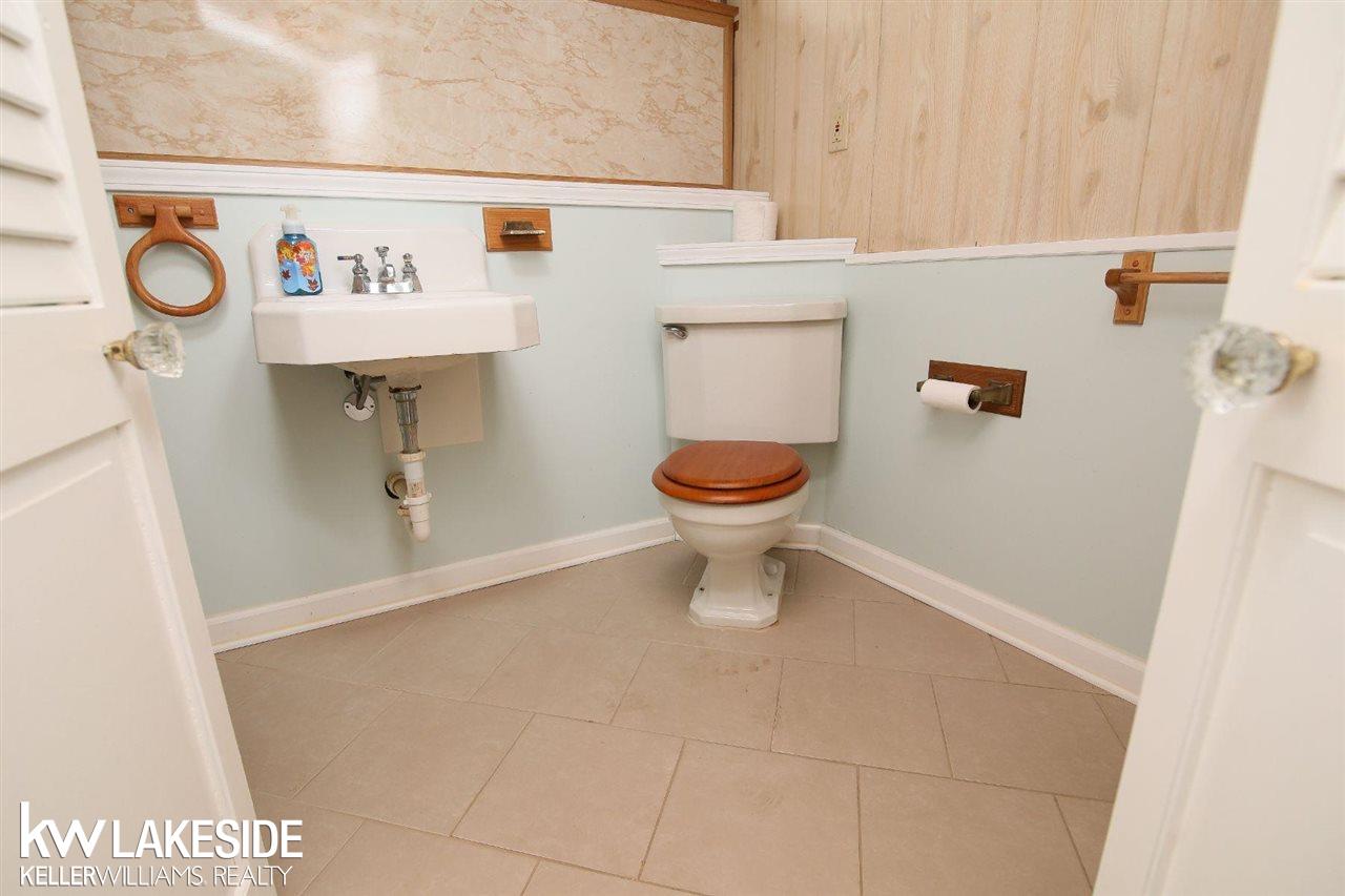 963 Roslyn Road Grosse Pointe, MI 48236 - Photo 29 of 30 50068661-29.JPG