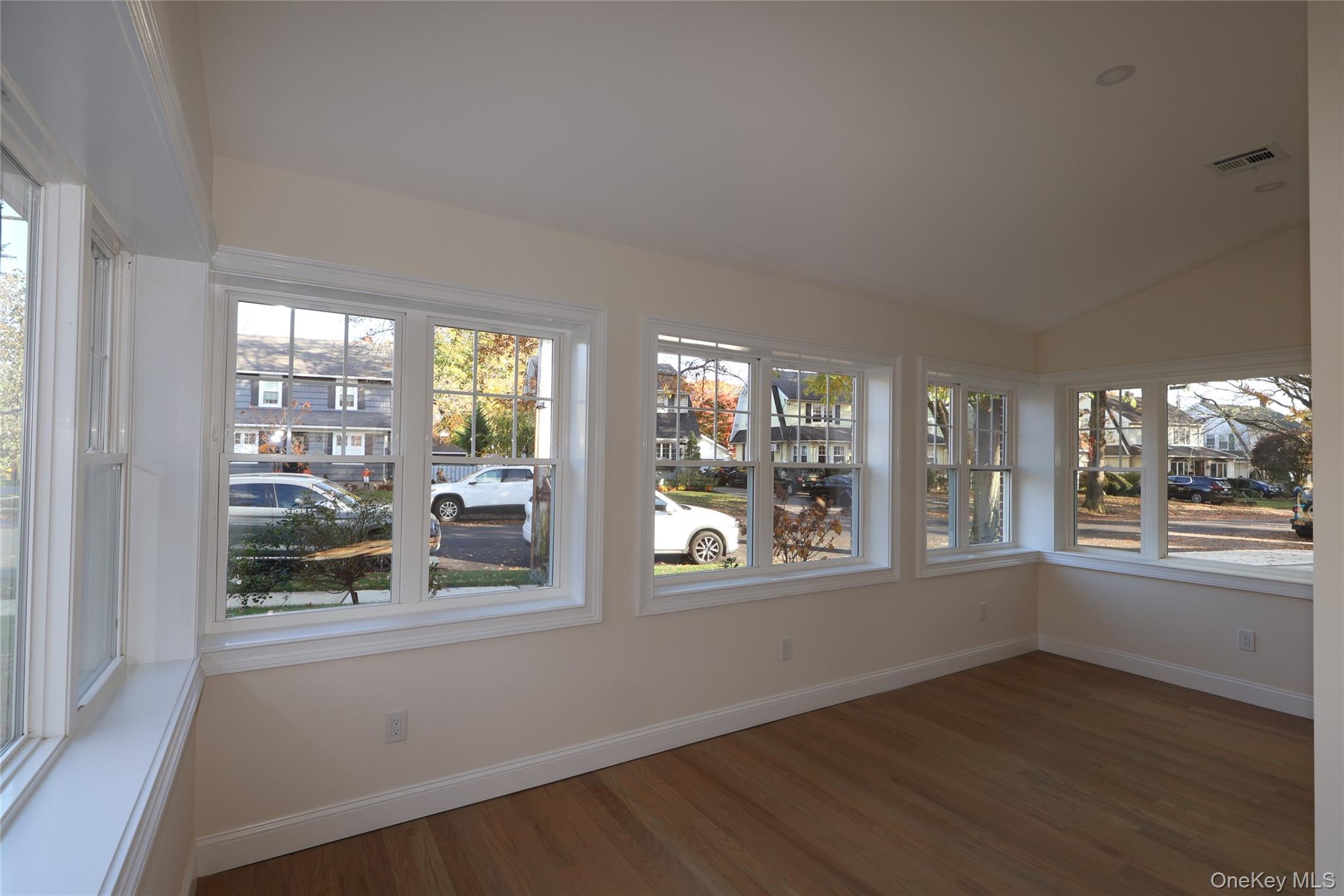 78 Ontario Road Floral Park, NY 11001 - Photo 12 of 33