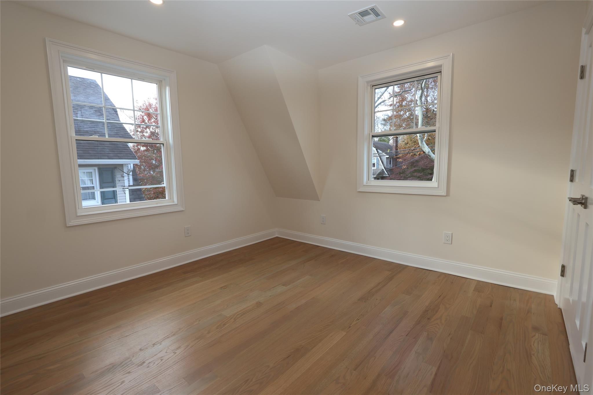 78 Ontario Road Floral Park, NY 11001 - Photo 22 of 33