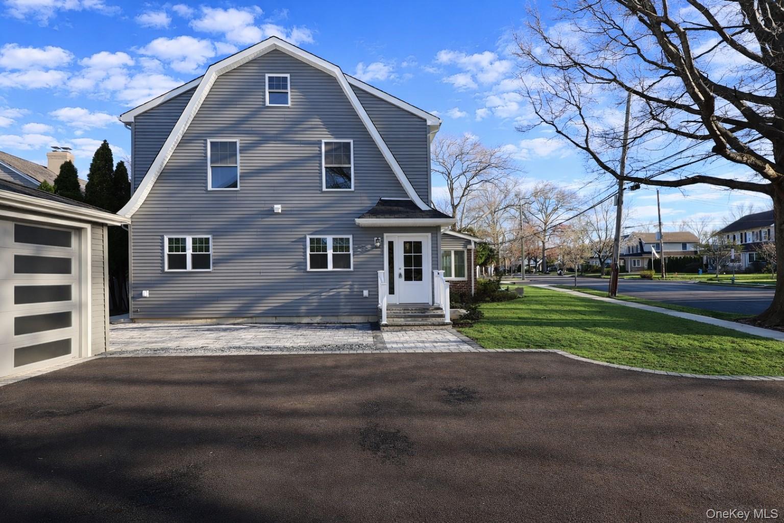 78 Ontario Road Floral Park, NY 11001 - Photo 4 of 33