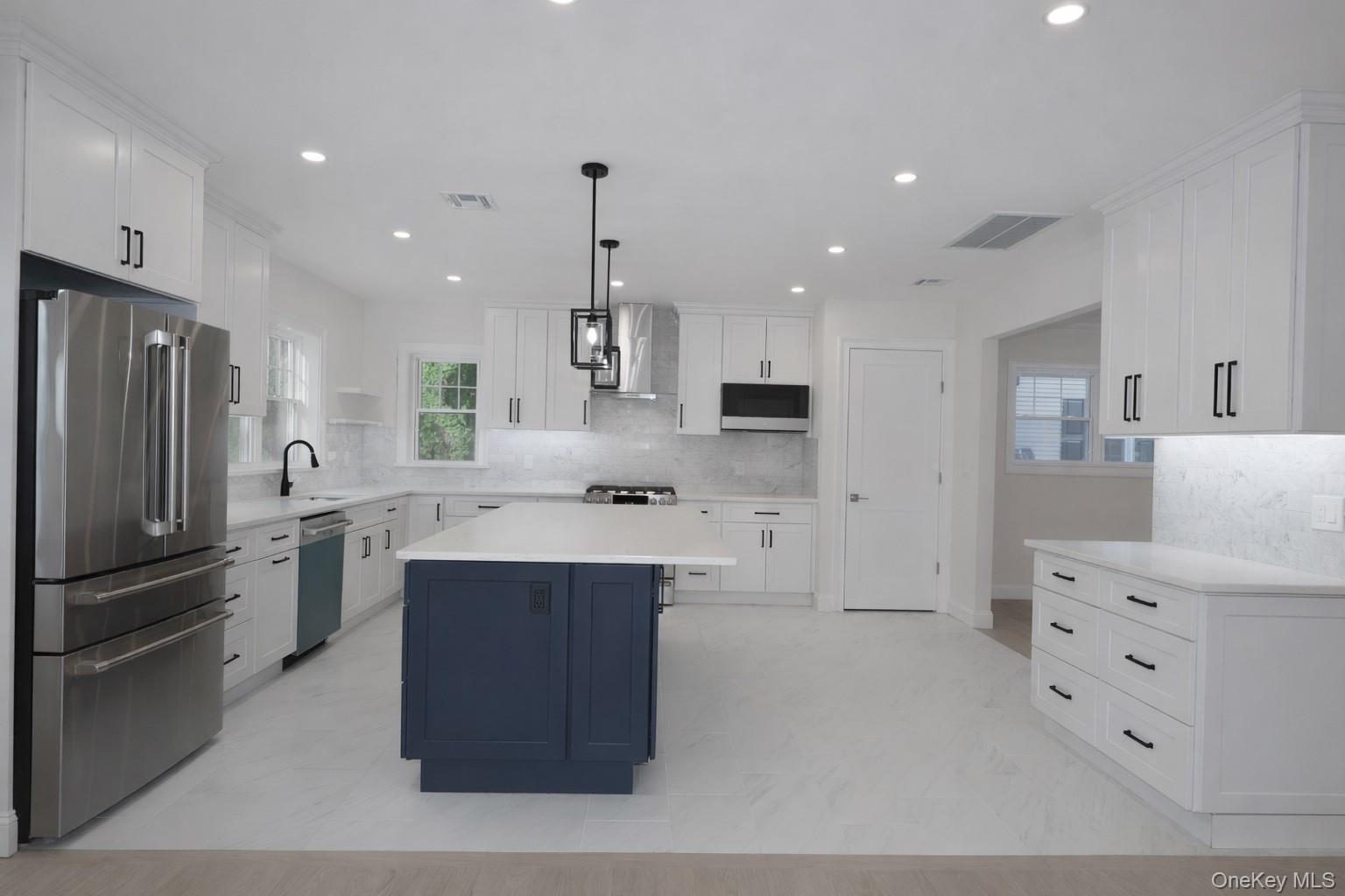 78 Ontario Road Floral Park, NY 11001 - Photo 5 of 33