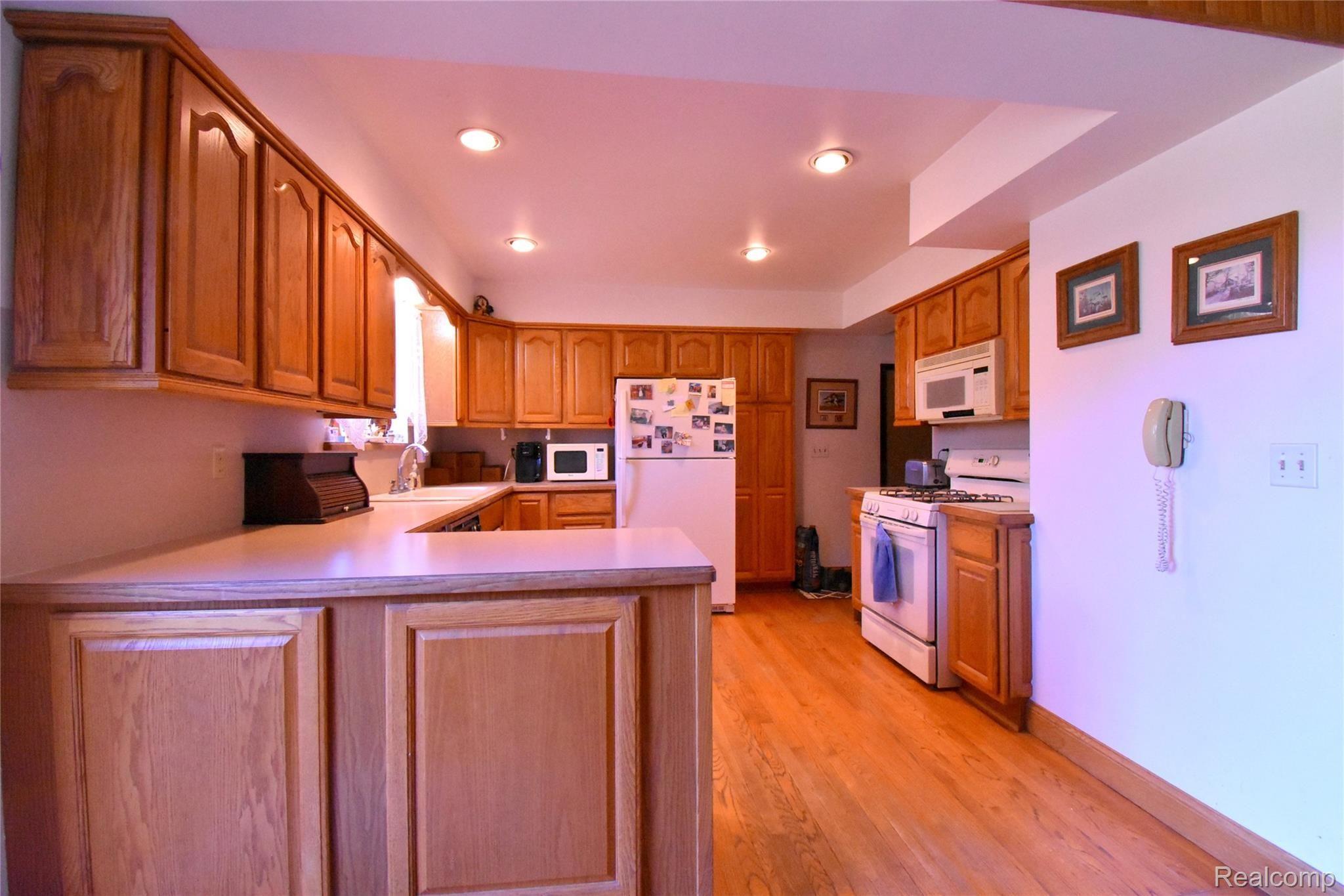 2872 Patterson Lk Road Pinckney, MI 48169 - Photo 2 of 33 2 KITCHEN.JPG
