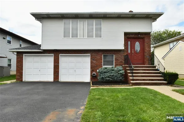 $2,500 | 28 Elmhurst Street, Unit 1, Elmwood Park, NJ 07407