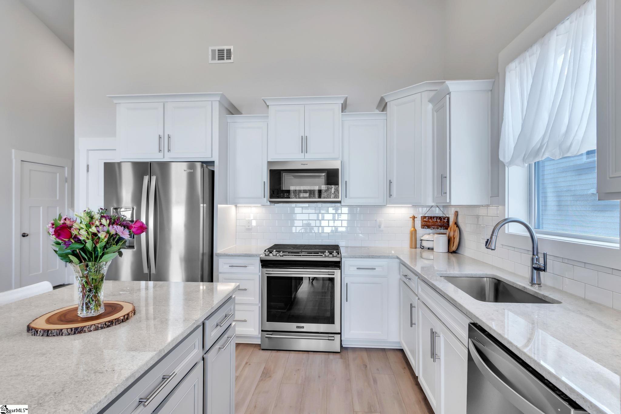 207 Benjamin Drive Easley, SC 29642 - Photo 2 of 31