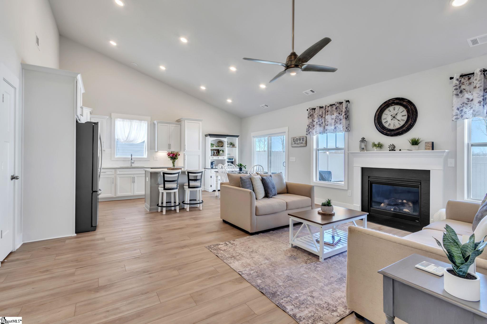 207 Benjamin Drive Easley, SC 29642 - Photo 4 of 31