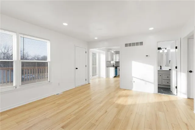 $334,950 | 7014 North Brookside Road, Pleasant Valley, MO 64068