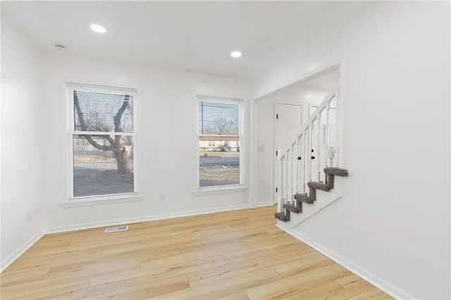 $334,950 | 7014 North Brookside Road, Pleasant Valley, MO 64068