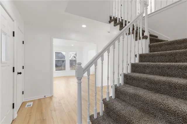 $334,950 | 7014 North Brookside Road, Pleasant Valley, MO 64068