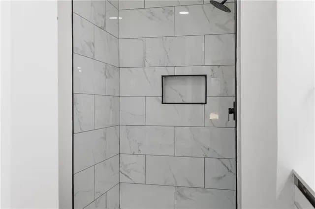 $334,950 | 7014 North Brookside Road, Pleasant Valley, MO 64068