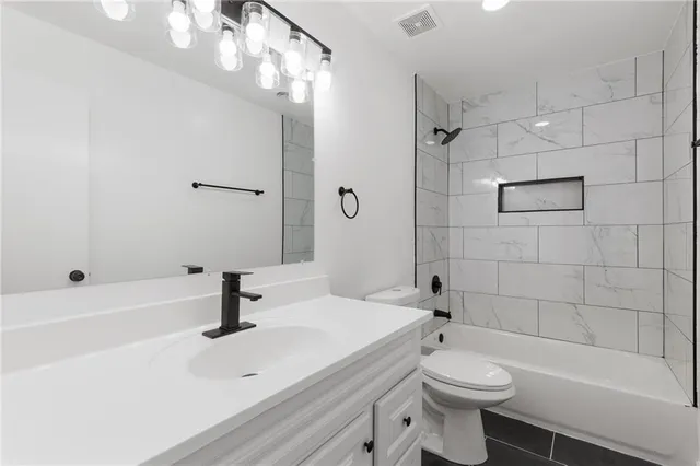 $334,950 | 7014 North Brookside Road, Pleasant Valley, MO 64068