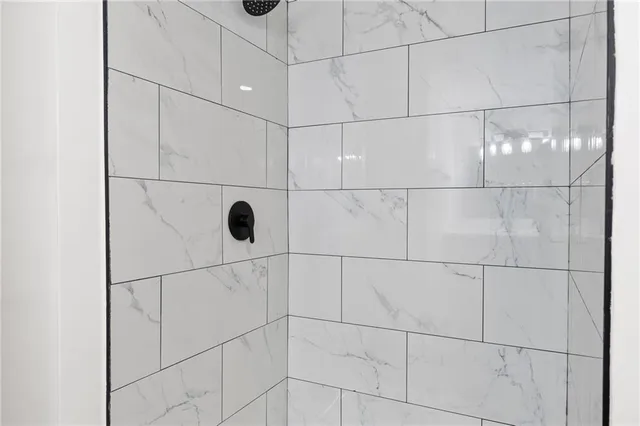 $334,950 | 7014 North Brookside Road, Pleasant Valley, MO 64068