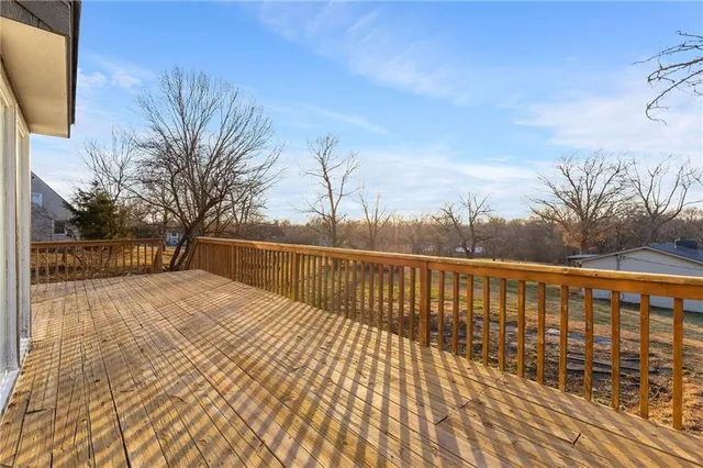 $334,950 | 7014 North Brookside Road, Pleasant Valley, MO 64068