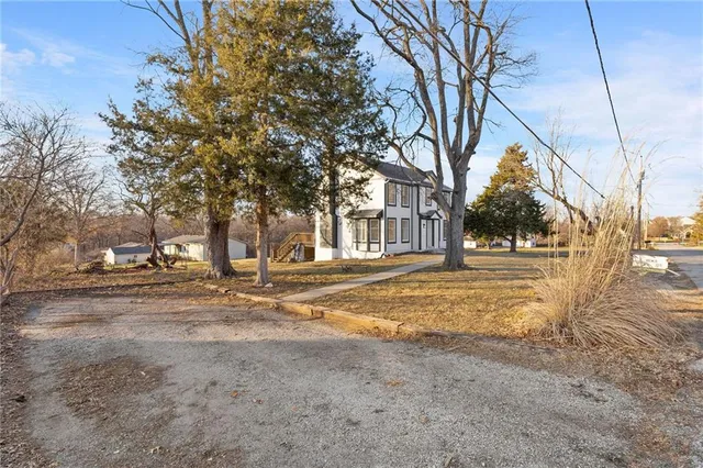 $334,950 | 7014 North Brookside Road, Pleasant Valley, MO 64068