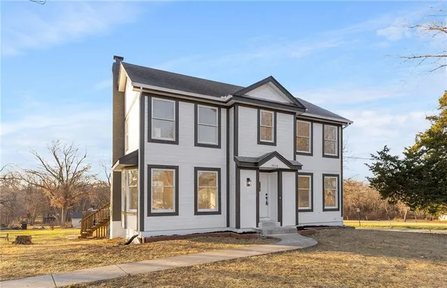 $334,950 | 7014 North Brookside Road, Pleasant Valley, MO 64068