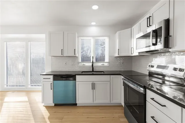 $334,950 | 7014 North Brookside Road, Pleasant Valley, MO 64068