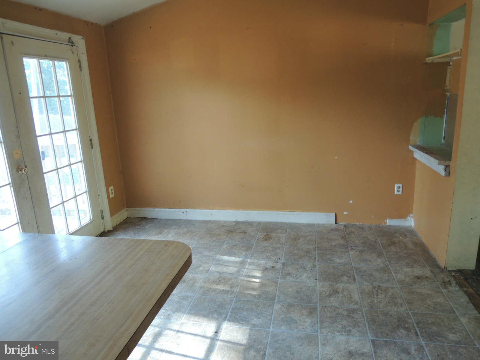 132 Reynard Road Kearneysville, WV 25430 - Photo 6 of 13 Dining Room