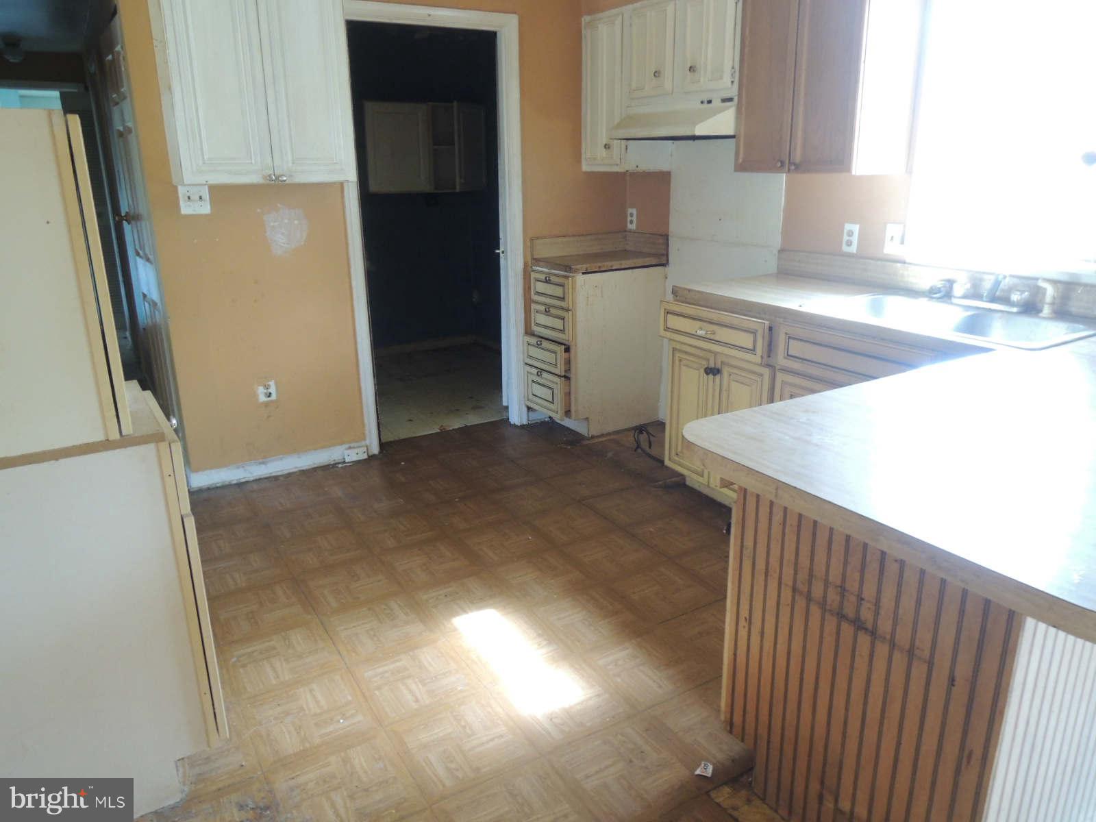 132 Reynard Road Kearneysville, WV 25430 - Photo 7 of 13 Kitchen