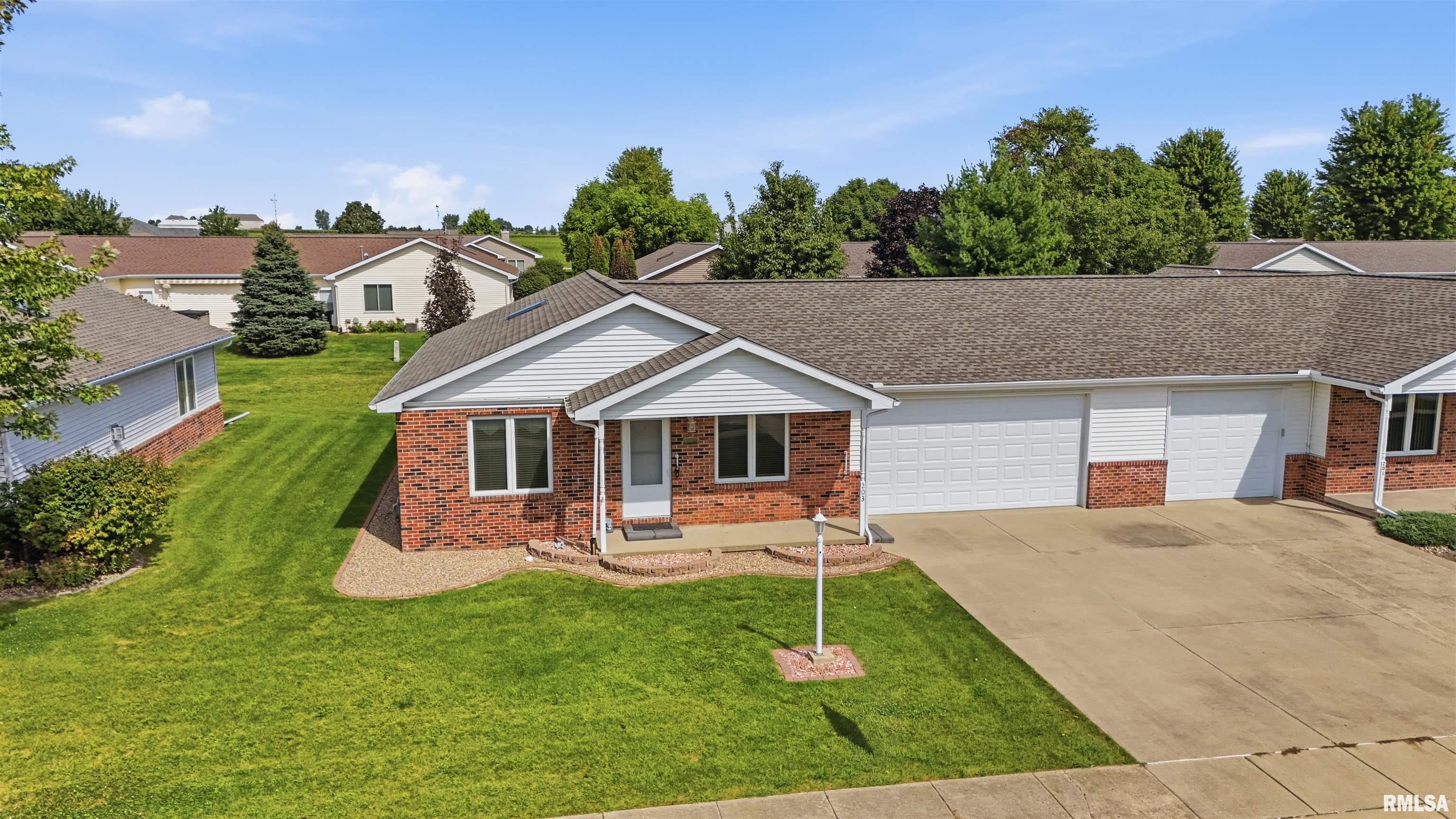 203 Easy Street Washington, IL 61571 - Photo 3 of 46 Gallery Image 3