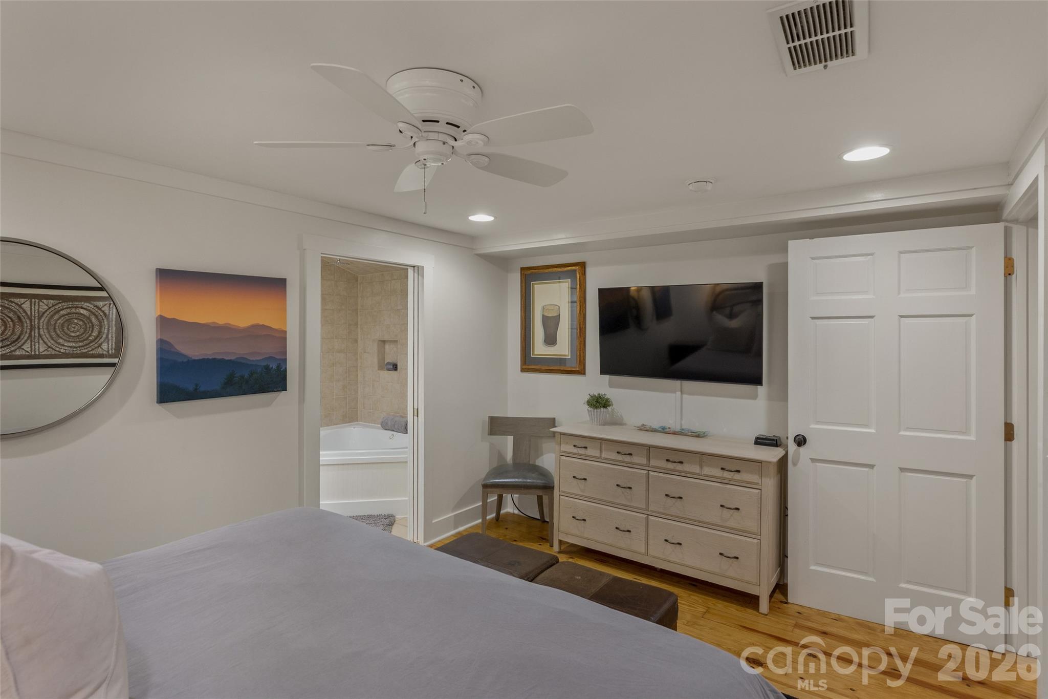 464 Franklin Road Highlands, NC 28741 - Photo 32 of 44 a room with furniture and flat screen tv