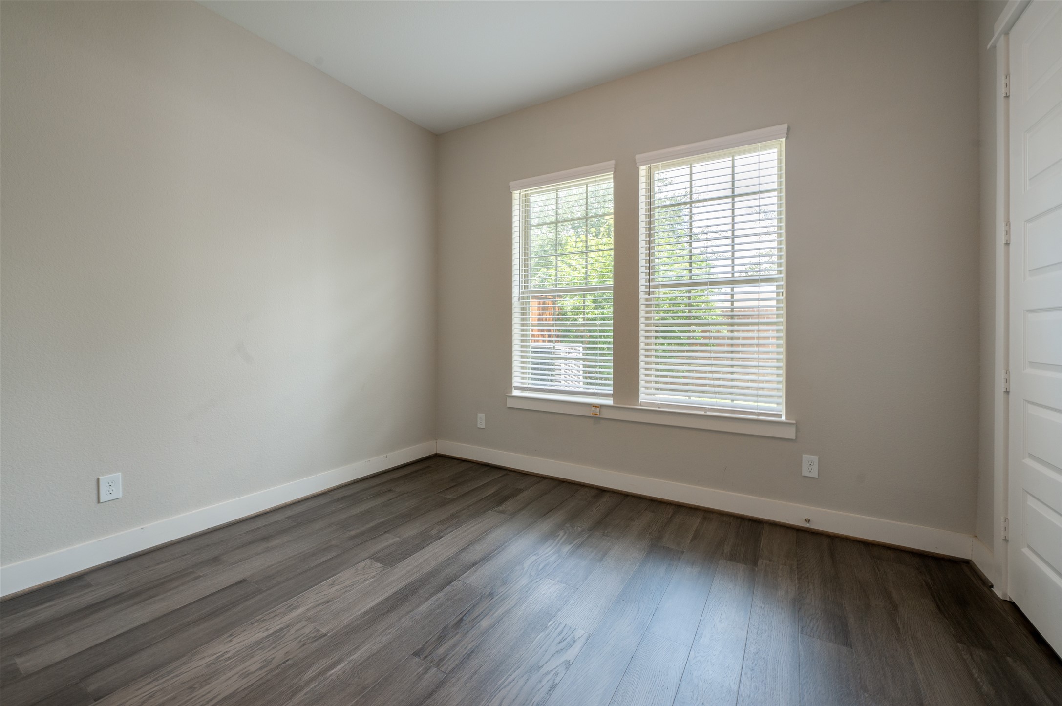 963 Lilly Flower Lane Houston, TX 77091 - Photo 11 of 28 First floor third bedroom