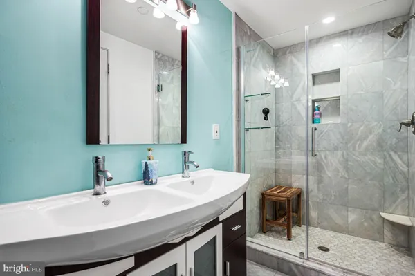 $3,700 | 1825 Carpenter Street, Unit C, Philadelphia, PA 19146