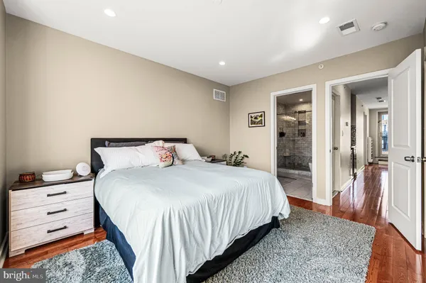 $3,700 | 1825 Carpenter Street, Unit C, Philadelphia, PA 19146