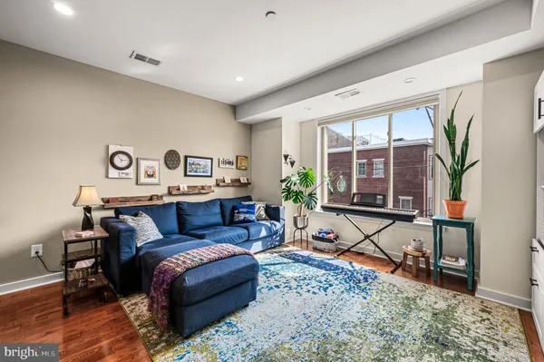 $3,700 | 1825 Carpenter Street, Unit C, Philadelphia, PA 19146