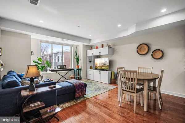 $3,700 | 1825 Carpenter Street, Unit C, Philadelphia, PA 19146