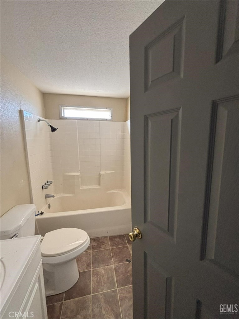 1405 West St George Avenue Ridgecrest, CA 93555 - Photo 16 of 27 a bathroom with a toilet a sink and bathtub