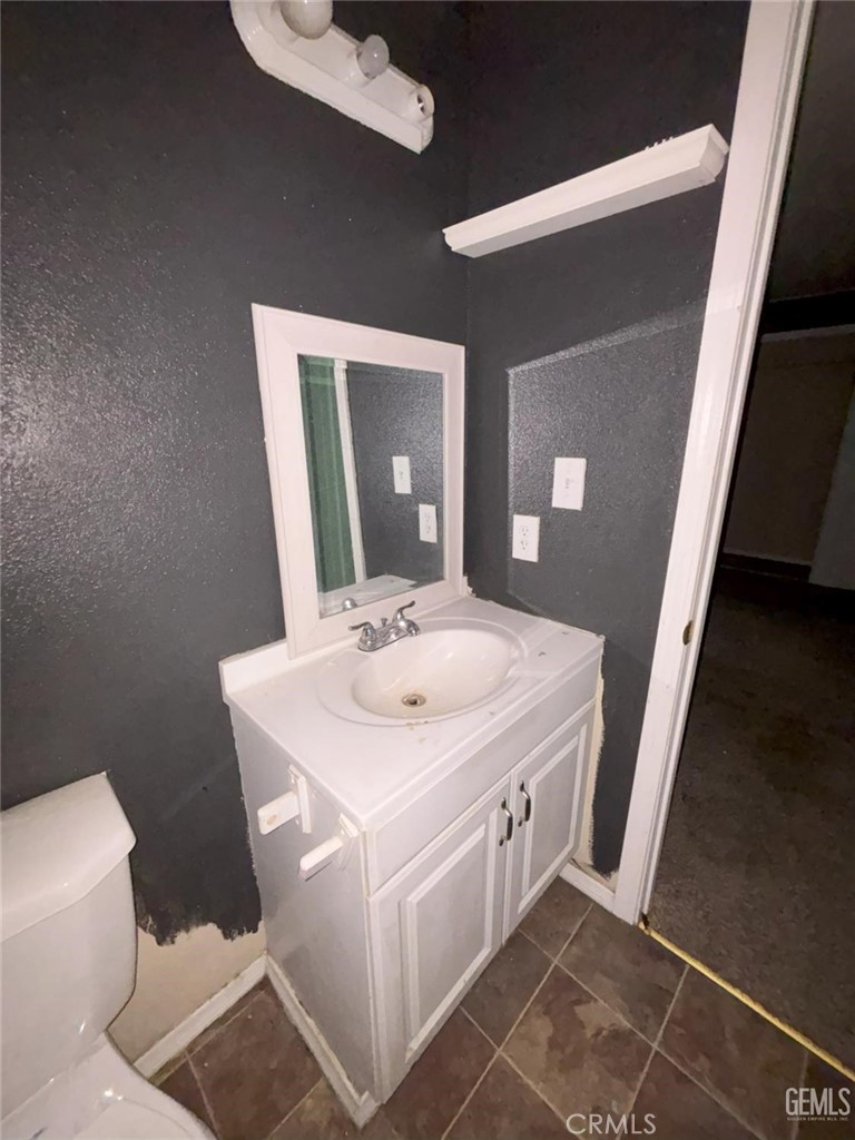 1405 West St George Avenue Ridgecrest, CA 93555 - Photo 20 of 27 a utility room with dryer and washer